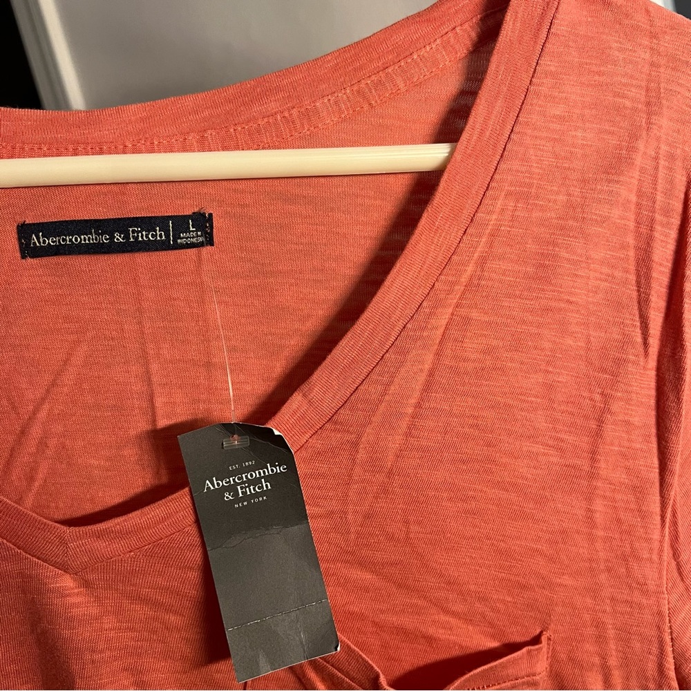 Abercrombie & Fitch Coral V-Neck Pocket Tee - Picture 3 of 5